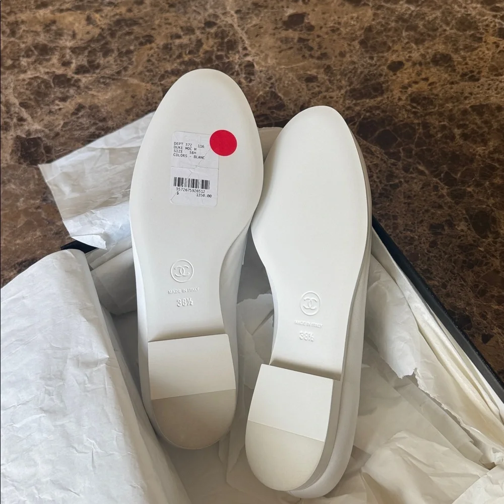 Chanel 24a white leather moccasins gold logo flats loafers lambskin sz 38.5